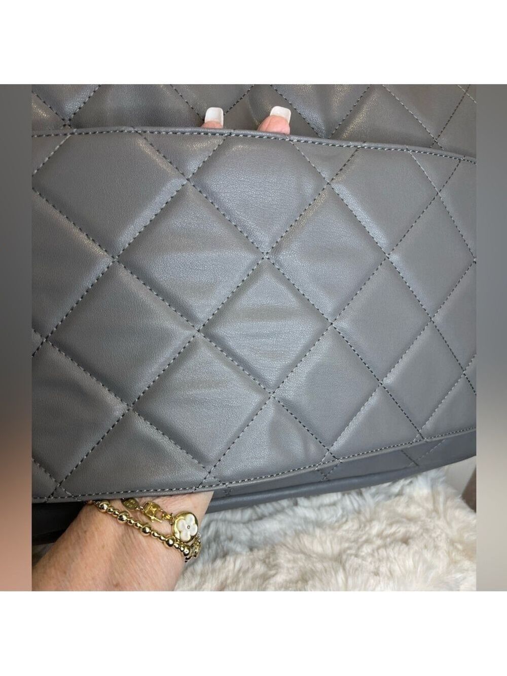 GILDA PARIS QUILTED WEEKENDER CROSSBODY BAG - Picture 5 of 10